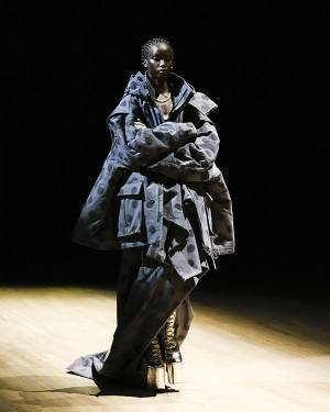 【ルック】マーク ジェイコブスがニューヨークで2023年春夏コレクションを発表