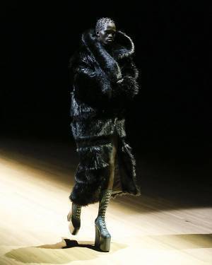 【ルック】マーク ジェイコブスがニューヨークで2023年春夏コレクションを発表