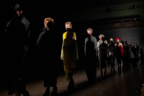 【ルック】マーク ジェイコブスがニューヨークで2023年春夏コレクションを発表