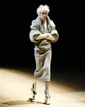 【ルック】マーク ジェイコブスがニューヨークで2023年春夏コレクションを発表