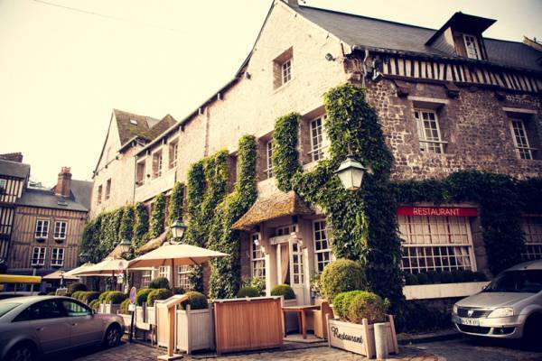 写真家・笠原秀信による旅をテーマにしたオンラインExhibition「THE ROAD」。第10弾はフランス・オンフルール編