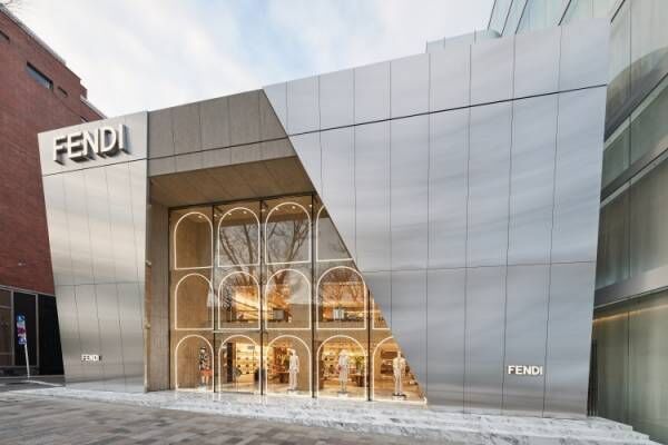 最新のグローバルコンセプトを踏襲したフェンディの新旗艦店「パラッツォ フェンディ 表参道」がオープン