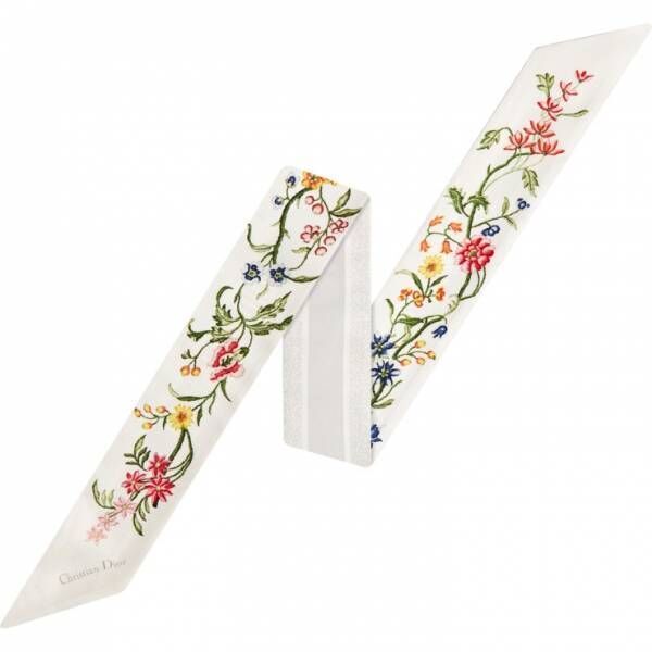 鮮やかな色調の花々が織りなすポエティックなデザイン。マリア・グラツィア・キウリが描く「ディオール プティット フルール」 モチーフ