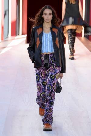 ニコラ・ジェスキエールが手掛けるルイ・ヴィトン 2023 春夏 ウィメンズ・コレクションが発売開始