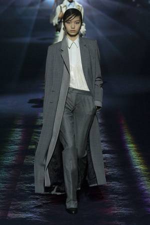 【ルック】フェンディがキム・ジョーンズよる2023-24年秋冬 ウィメンズコレクションを発表