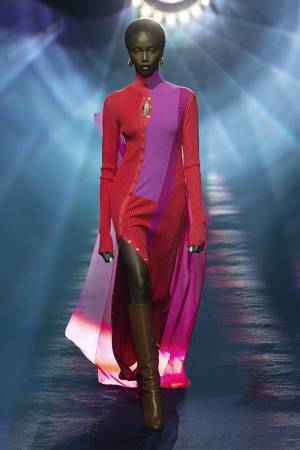 【ルック】フェンディがキム・ジョーンズよる2023-24年秋冬 ウィメンズコレクションを発表