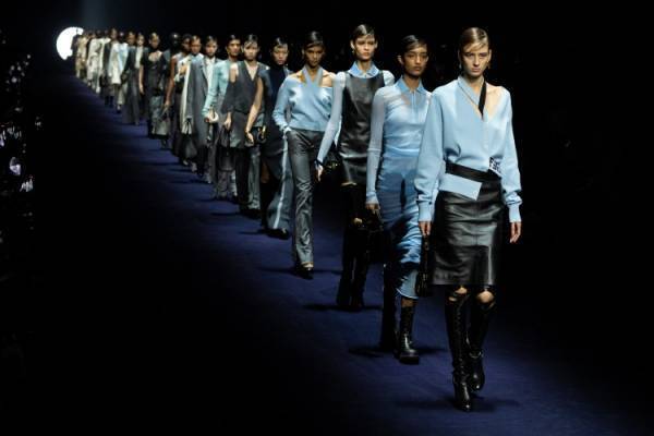 【ルック】フェンディがキム・ジョーンズよる2023-24年秋冬 ウィメンズコレクションを発表