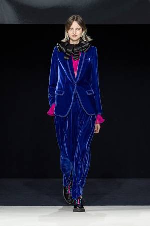 【ルック】エンポリオ アルマーニがミラノで2023秋冬ウィメンズコレクションを発表