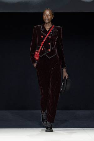 【ルック】エンポリオ アルマーニがミラノで2023秋冬ウィメンズコレクションを発表