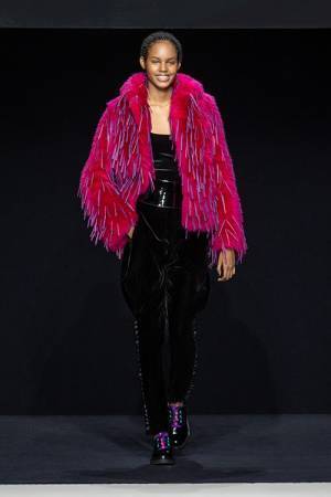 【ルック】エンポリオ アルマーニがミラノで2023秋冬ウィメンズコレクションを発表