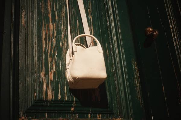 ロロ・ピアーナから新作バッグ「ベイル」が登場。メゾンの伝統とノウハウが凝縮