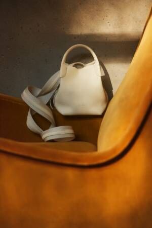 ロロ・ピアーナから新作バッグ「ベイル」が登場。メゾンの伝統とノウハウが凝縮