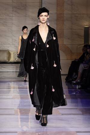 【ルック】ジョルジオ アルマーニがミラノで2023秋冬ウィメンズコレクションを発表