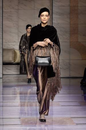 【ルック】ジョルジオ アルマーニがミラノで2023秋冬ウィメンズコレクションを発表