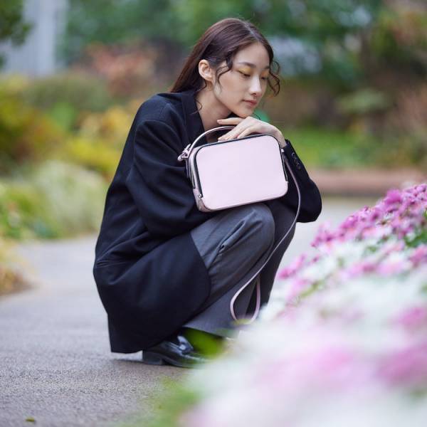 トレンドカラー×デザインで、春に使いたいレザーバッグ6選【バッグニスタ通信】