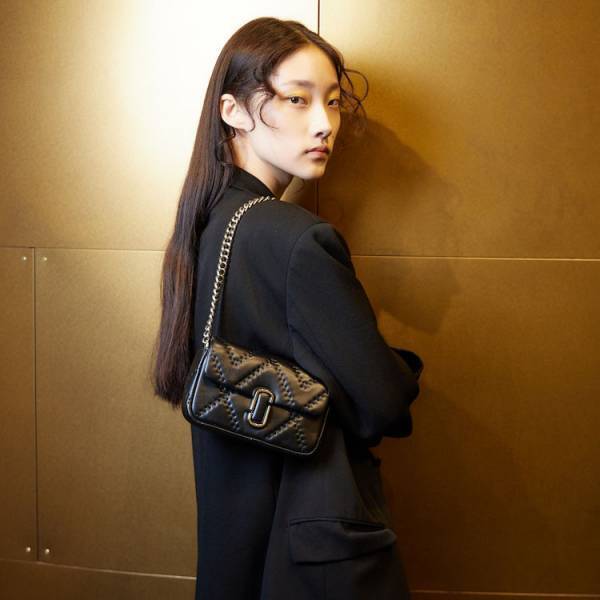 トレンドカラー×デザインで、春に使いたいレザーバッグ6選【バッグニスタ通信】