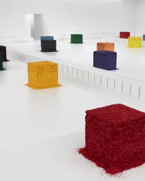 【ルック】ロエベがパリで2023年秋冬ウィメンズコレクションを発表