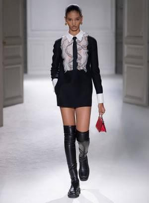 【ルック】ヴァレンティノがパリで2023-24年秋冬コレクションを発表