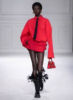 【ルック】ヴァレンティノがパリで2023-24年秋冬コレクションを発表