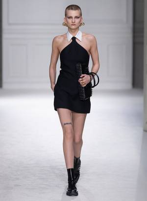 【ルック】ヴァレンティノがパリで2023-24年秋冬コレクションを発表