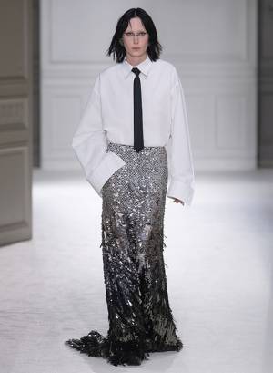 【ルック】ヴァレンティノがパリで2023-24年秋冬コレクションを発表