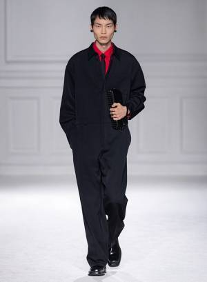 【ルック】ヴァレンティノがパリで2023-24年秋冬コレクションを発表