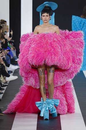 【ルック】ニナリッチが2023年秋冬コレクションを発表。新クリエイティブディレクターのハリス リードによるデビューコレクション