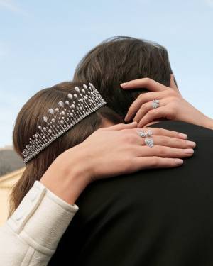 ブシュロンがセルパンボエム コレクションの新作を発売。太陽のまばゆい輝きをダイヤモンドの煌めきで表現