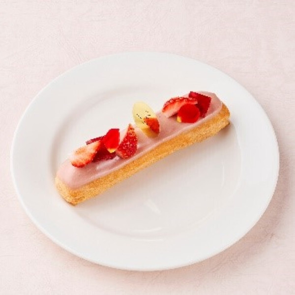 ピエール マルコリーニのオリジナル クーベルチュールと旬のストロベリーや香り高いローズとのマリアージュを楽しむ春の限定メニュー