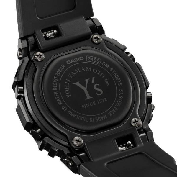 Y'sとG-SHOCKのコラボモデルが登場。本体からパッケージまですべてがY'sの世界観で覆われたブラックで表現