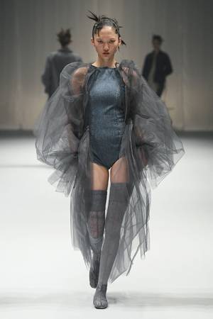 【ルック】Chika Kisada が2023年秋冬コレクションをRakuten Fashion Week TOKYOで発表