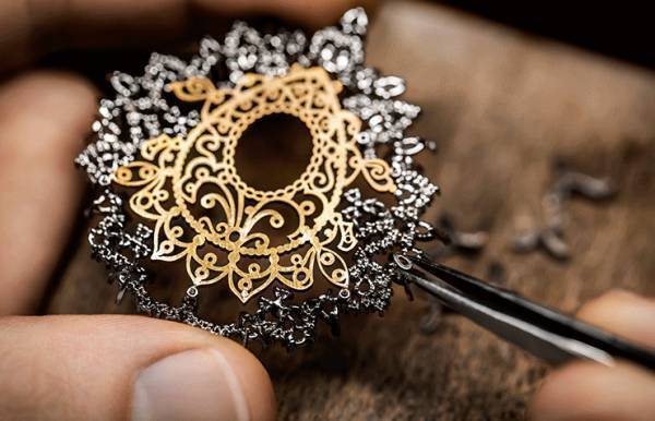 「ディアレスト ディオール」コレクションに宿るディオールのサヴォワールフェールの卓越性