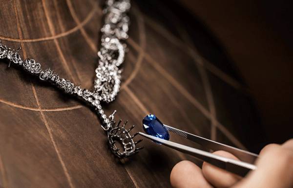 「ディアレスト ディオール」コレクションに宿るディオールのサヴォワールフェールの卓越性