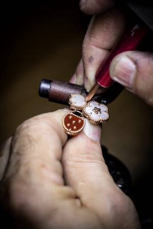 ヴァン クリーフ&アーペルが春の到来を祝福! 「ラッキー スプリング」コレクションに新作が登場