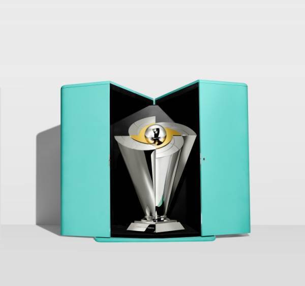 WBCで優勝した侍ジャパンを祝福したティファニー製のチャンピオントロフィー