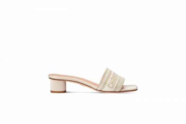 マリア・グラツィア・キウリによって再解釈された「ディオール ゴールド」カプセルコレクション