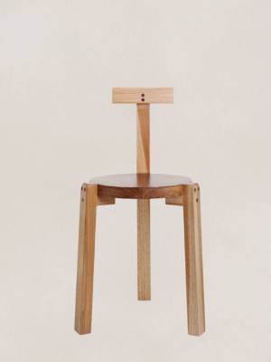 モダンデザインを形成してきた世界の女性デザイナー13名のビンテージの家具作品を新宿伊勢丹で展示販売