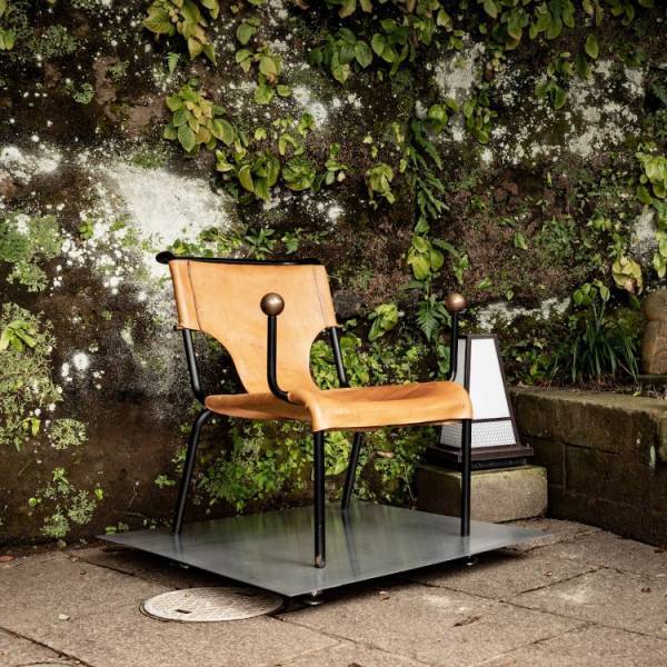 モダンデザインを形成してきた世界の女性デザイナー13名のビンテージの家具作品を新宿伊勢丹で展示販売