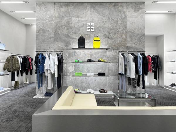 マシュー・M・ウィリアムズのコンセプトによって新装。ジバンシィ 渋谷スクランブルスクエアがリニューアルオープン