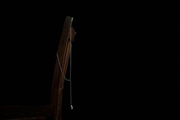 Y'sが創業350周年を迎える三越を象徴する包装紙デザイン「華ひらく」を表現した特別なアイテムを発売