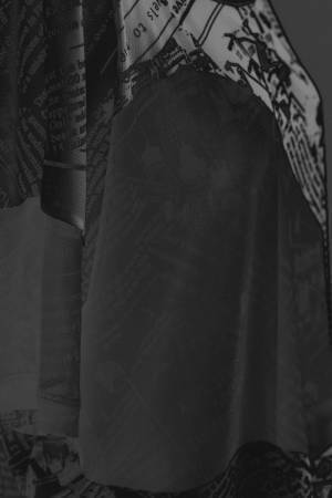 Y'sが創業350周年を迎える三越を象徴する包装紙デザイン「華ひらく」を表現した特別なアイテムを発売