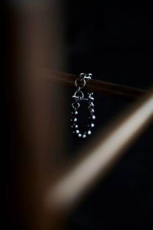 Y'sが創業350周年を迎える三越を象徴する包装紙デザイン「華ひらく」を表現した特別なアイテムを発売