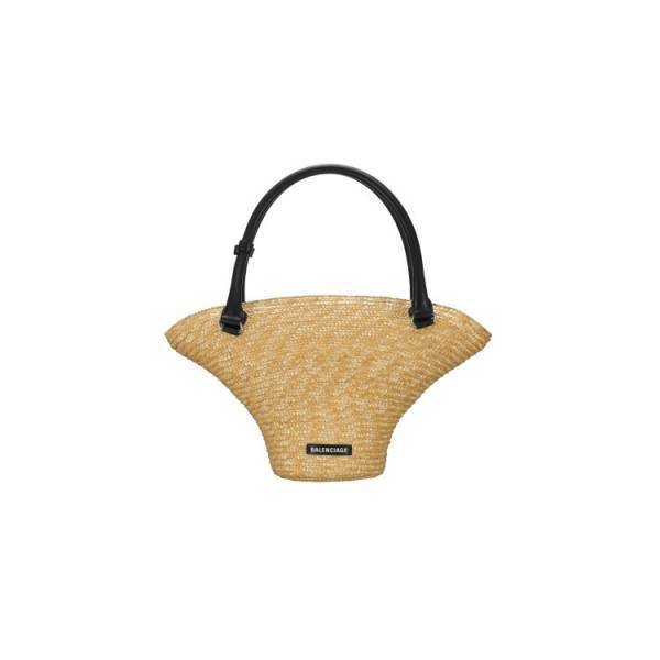 バレンシアガからクラッシックなストロービーチハットを逆さまにした新作バッグが登場。世界に先駆け日本先行でプレローンチ