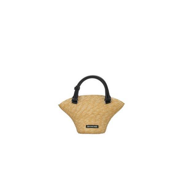 バレンシアガからクラッシックなストロービーチハットを逆さまにした新作バッグが登場。世界に先駆け日本先行でプレローンチ