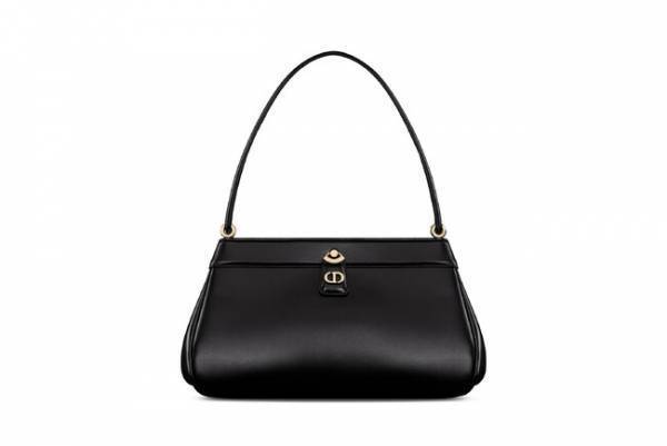 1つ1つ丁寧に縫い上げられる卓越した職人技。ディオールの新作「ディオール キー」バッグ