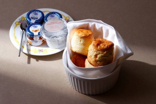 初夏にふさわしい果実味あふれるチョコレートスイーツを堪能する、ウェスティンホテル東京のチョコレートアフタヌーンティー