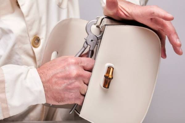 グッチがスーパーモデルのリウ・ウェンを起用した「グッチ バンブー 1947ハンドバッグ」の広告キャンペーンを展開