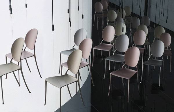 フィリップ・スタルクによるアームチェア「ムッシュ ディオール」とファーニチャーコレクションをミラノサローネで発表