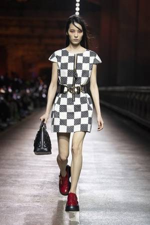 【ルック】ルイ・ヴィトンが韓国で2023 ウィメンズ・プレフォール コレクションを発表