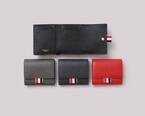 トム ブラウンから日本限定の財布3型が登場、新色のネイビーとレッドも展開